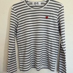 Comme Des Garçons Play
Gray and White Stripe Long Sleeve T-Shirt size Large